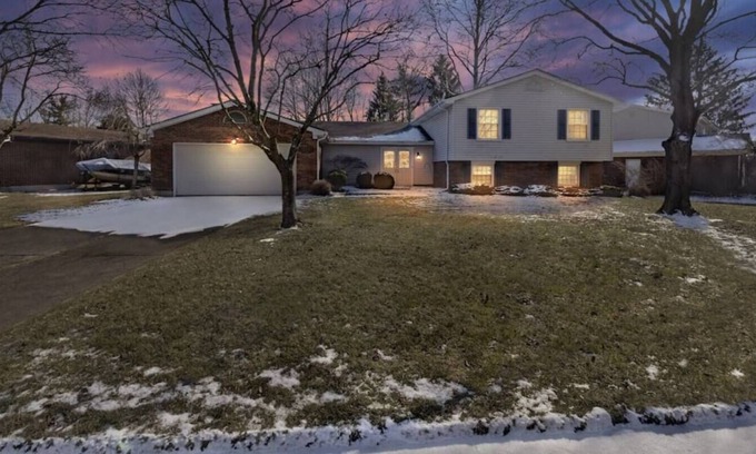 Middletown House | Beautiful Middletown Manor: Cozy 4 Bed / 3 Bath