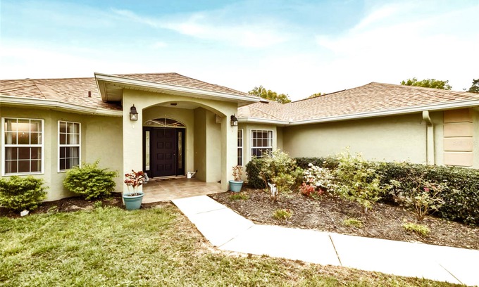 Dunnellon House | Beautiful mini farm and Farmhouse 20 min to World Equestrian Centre Ocala!