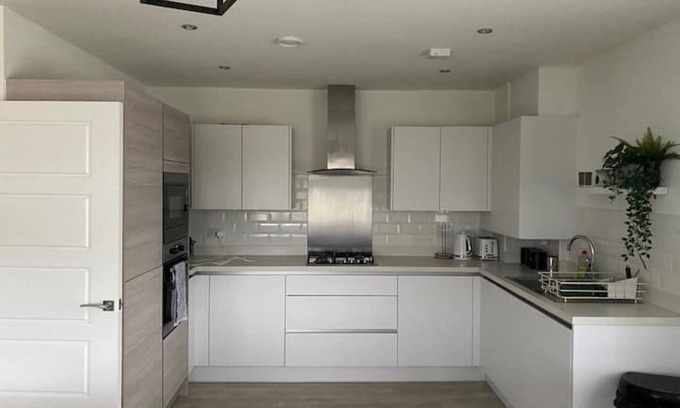 Ebbsfleet Valley Apartment | Beautiful Modern Tranquil Two Bedroom Apartmentnn