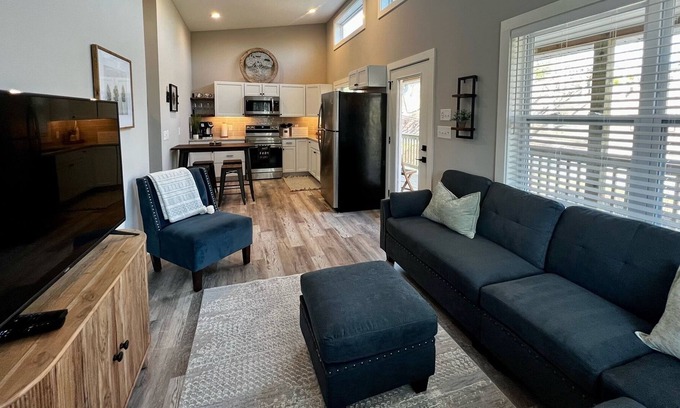 Lenoir City House | Beautiful Modern Cabin, Great Location. Monthly Discount Available!