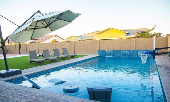 Valley Farms House | Beautiful Modern Home in Queen Creek, private pool