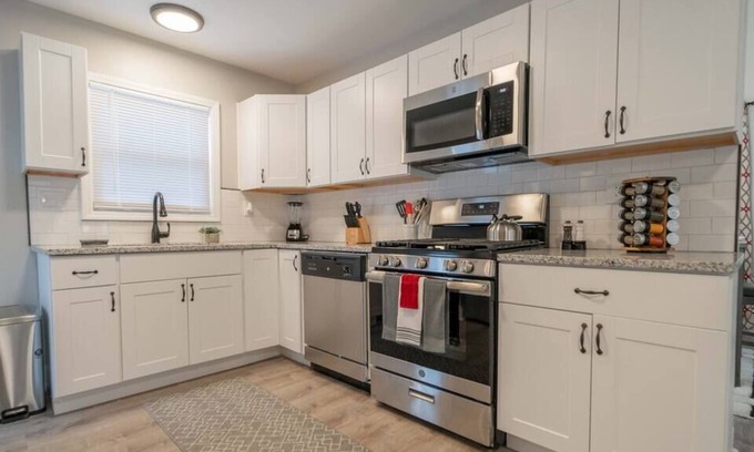 Hobart House | Beautiful Modern Home with Space to Entertain!