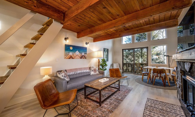 Hunter House | Beautiful Modern Hunter Mountain Retreat - Great Hiking!