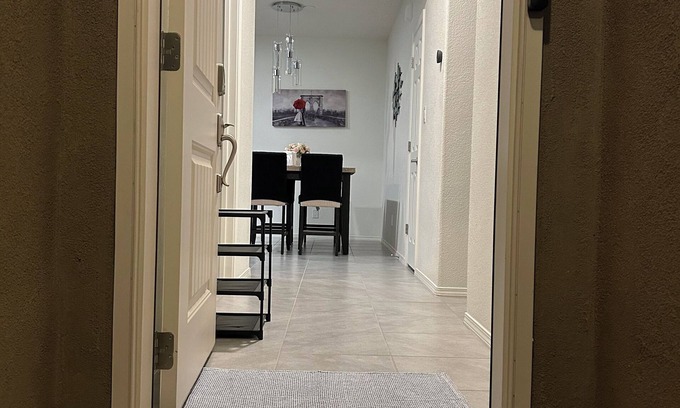 Santa Fe House | Beautiful modern new home centrally located & 7 minutes from SAF Airport with AC