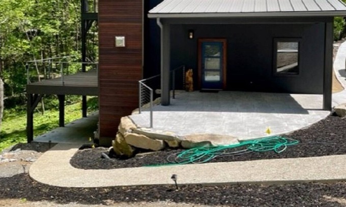 Laurel Park House | Beautiful Modern Mountain Home, Amazing Views, new construction