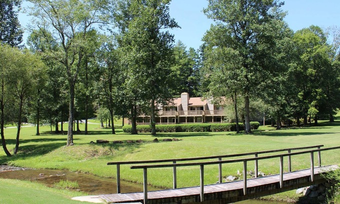 Pickens House | Beautiful Mountain Golfing Getaway Located on The Rock Golf Course