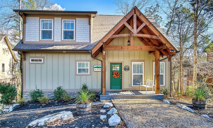 Townsend Cabin | Beautiful mountain home with modern features Gas fire-place on the screened deck