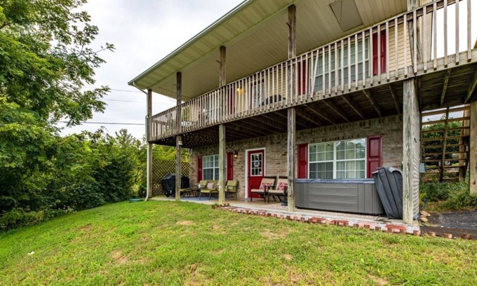 Kodak Apartment | Beautiful Mountain View Place w Exclusive Hot Tub