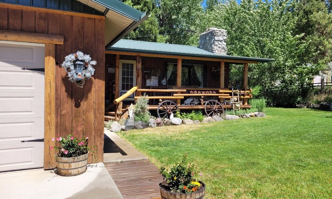 Gardiner House | Beautiful Mountain Views with Trout Creek Frontage! Ten Miles from Yellowstone!