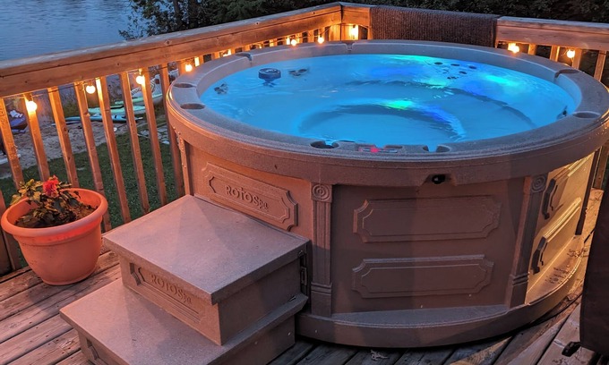 Bala Cottage | Beautiful Muskoka Cottage. Hot tub. Privacy. Stunning Views. Sandy Beach.