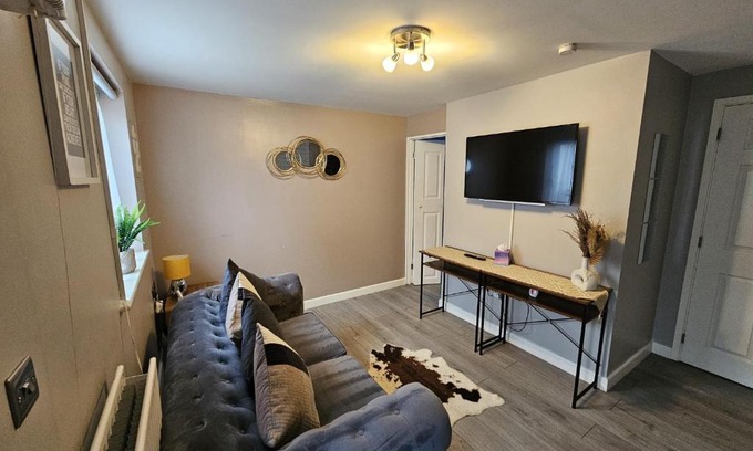 Stoke-on-Trent Apartment | Beautiful 'n' Cosy - City Center