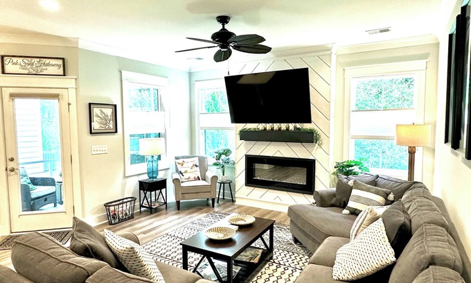 Hilton Head House | Beautiful new townhome- fall getaway discounts!