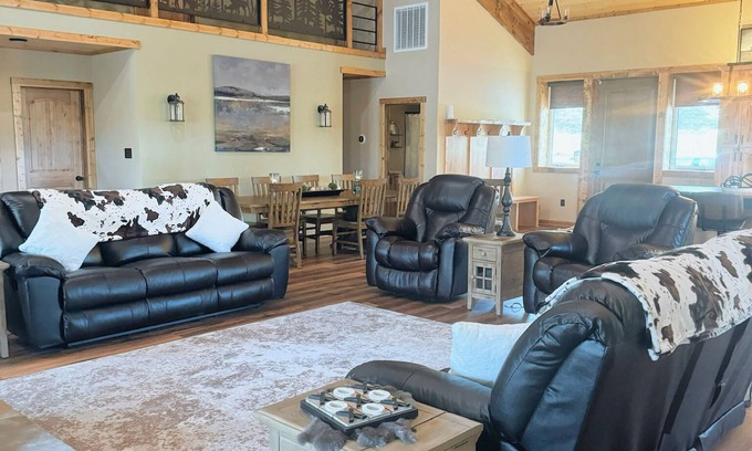 Mount Ida House | Beautiful new barndominium close to lake Ouachita, caddo river and camp ozark.