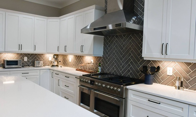 Gainesville House | Beautiful New Build Professionally decorated, New dock, private Cove