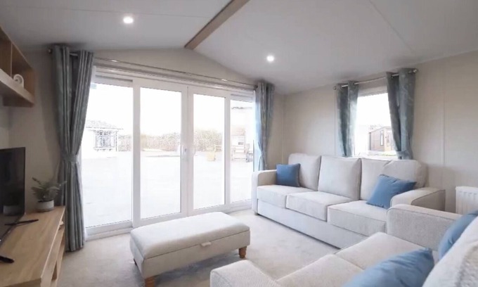 Cresswell House | Beautiful new caravan with decking - 500 yards to beach