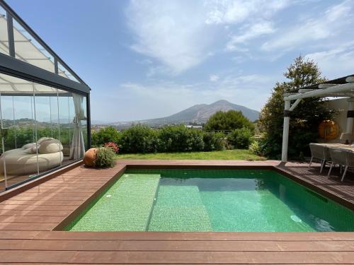 Coin House | Beautiful New Home & Pool Mountain View