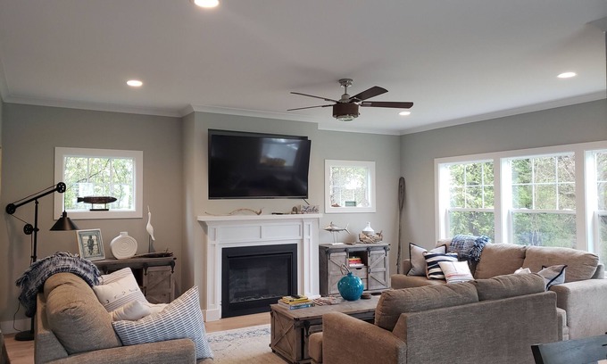 Miami Park House | Beautiful new Lake House Family and pets friendly with beach access!