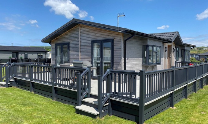 Bude Cabin | Beautiful New Lodge near the Atlantic Ocean, Bude.
