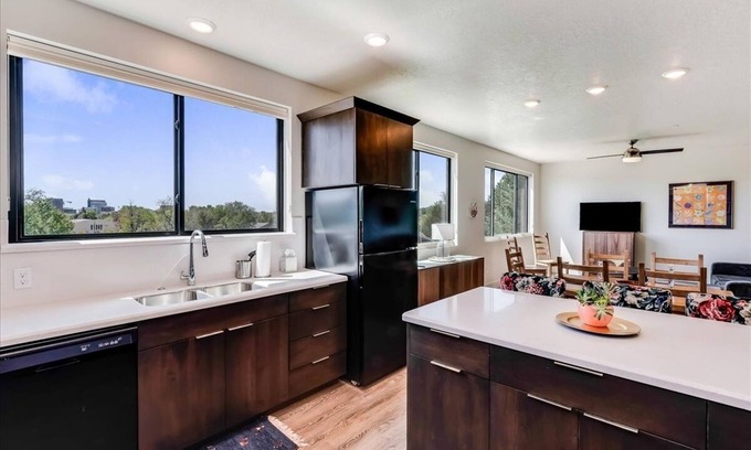 East End House | Beautiful New Two Story Home with City and Panoramic Views