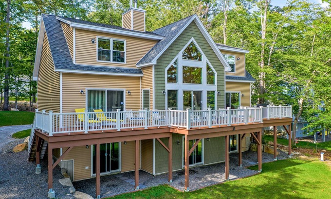 Moultonborough House | Beautiful Newer Winnipesaukee Waterfront Home for 10 5 Bedrooms 4 Baths