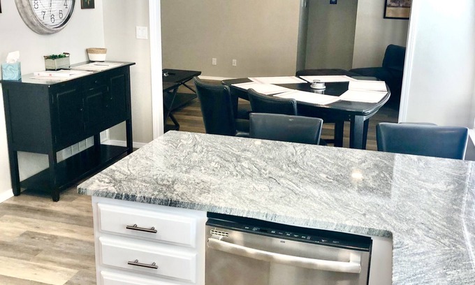 Westside House | Beautiful Newly Renovated 4 Bedroom Westside House