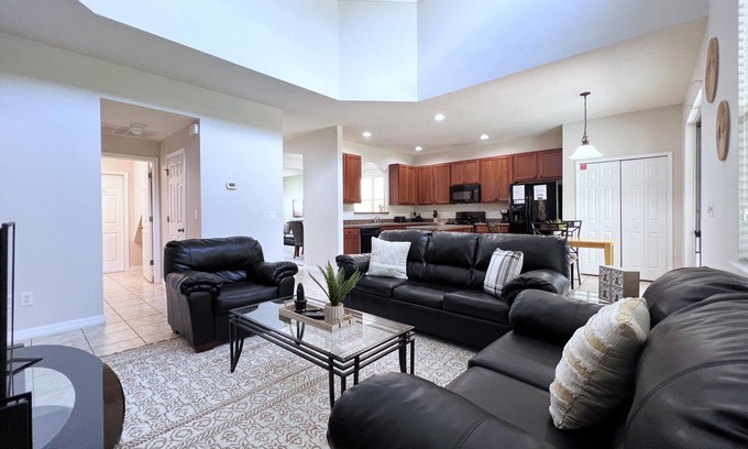 Veranda Palms House | Beautiful Newly Renovated 6Bed Pool Home-4464NP