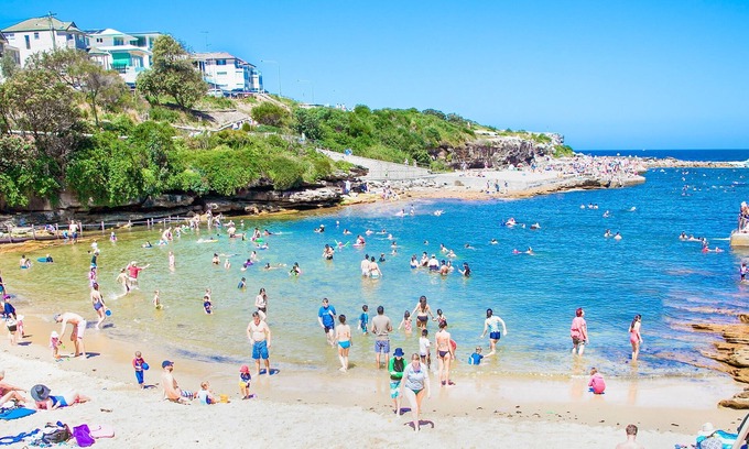 Clovelly Apartment | Beautiful newly renovated 2 bedroom beachside haven 250m from Clovelly beach.