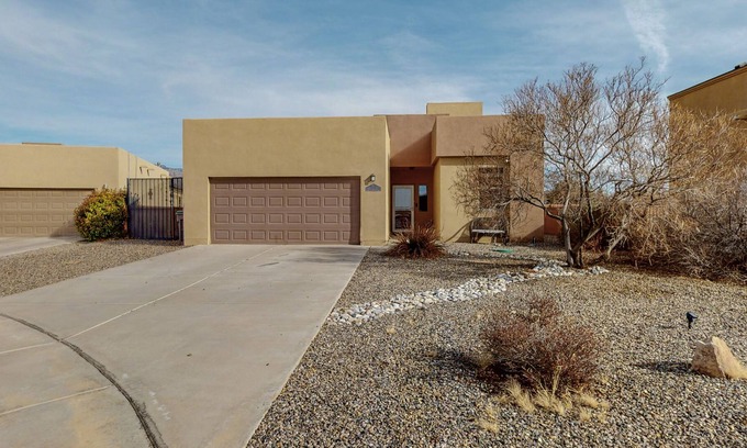 North Valley House | Beautiful North Valley home, garage, dogs welcome!