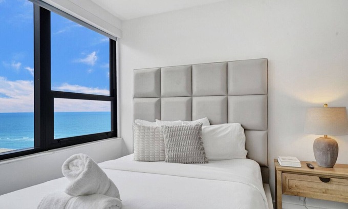 La Gorce Apartment | Beautiful Oceanside Retreat/Beach Service/1606