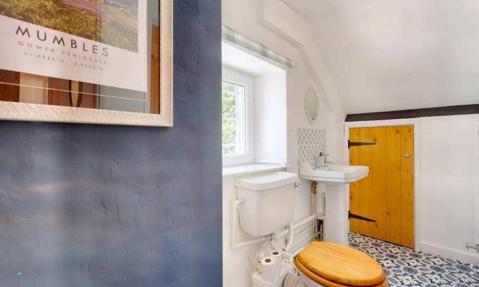 Port-Eynon Cottage | Beautiful old cottage on the Gower coast