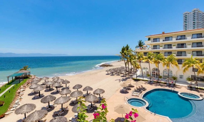 North Hotel Zone Resort | Beautiful One Bed Beach Resort