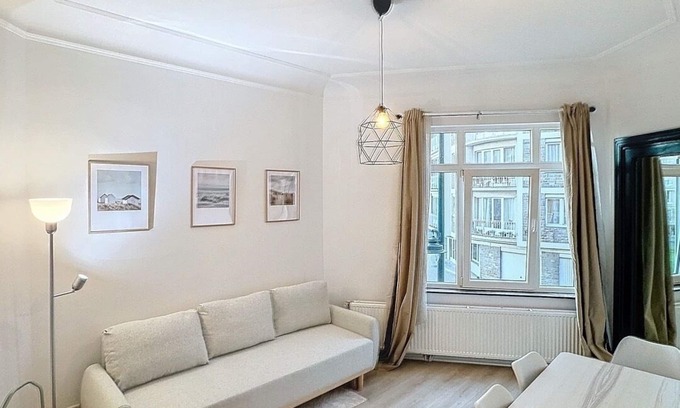 Altitude 100 Apartment | Beautiful one-bedroom apartment