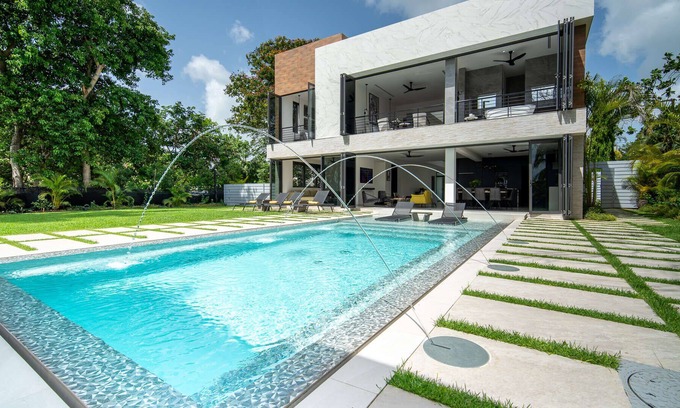 Weston Villa | Beautiful Onyx Luxury villa