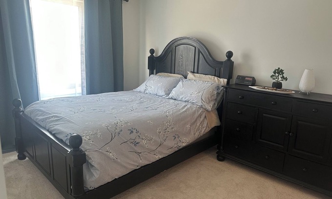 Barrie House | Beautiful Open-Concept Townhome