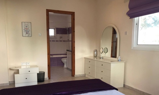 Aradippou Apartment | Beautiful open plan apartment less than 5 minutes to the beach