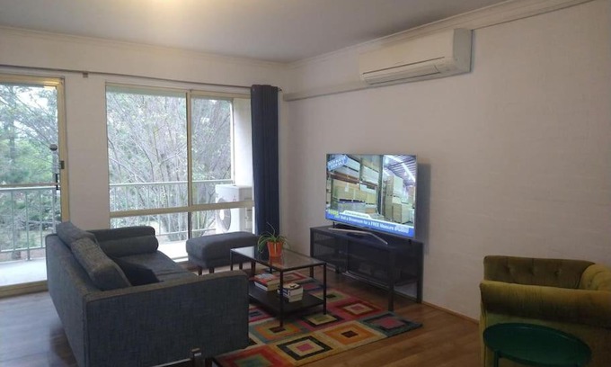 Phillip Apartment | Beautiful Outlook, nr Canberra Hospital @Woden