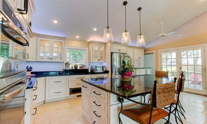 Chapin House | Beautiful Panoramic Lake Views - 4 kayaks - private dock