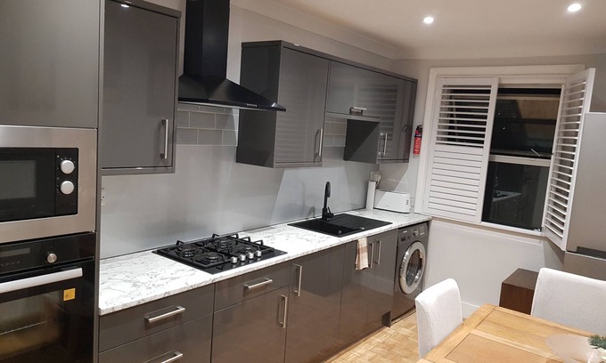 Eastbourne Apartment | Beautiful Parkview Apartment in Seaside Eastbourne