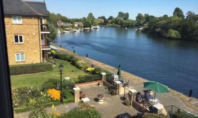 Elmbridge Apartment | Beautiful Penthouse Apartment