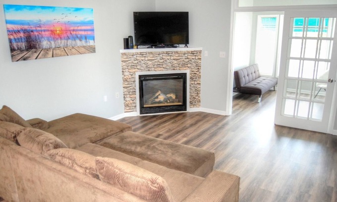 Vaught Condo | Beautiful Pet friendly in gated community