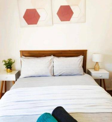 Glenfield House | ¶Beautiful Pet Friendly Bedroom Room+TV + Wifi Pet Friendly