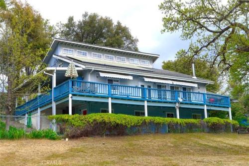 Oakhurst House | Beautiful Pet-Friendly Spacious Lodge near Yosemite & Lakes 12 Beds 6 BR up to 16 people
