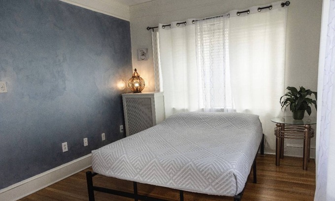Country Club Plaza Area Condo | Beautiful Plaza Condo