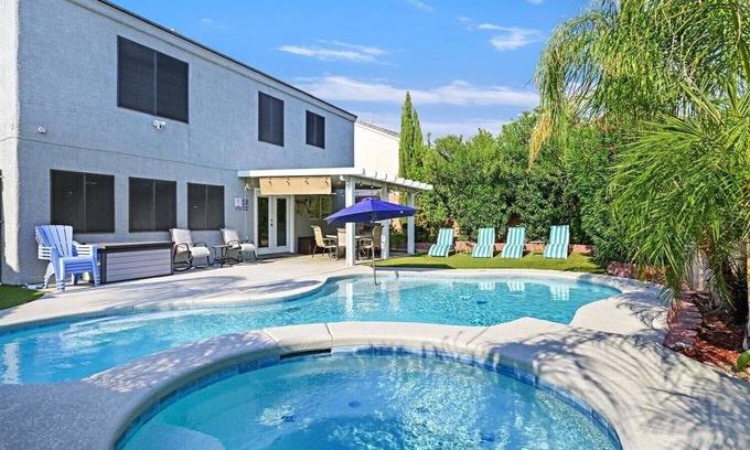 Henderson House | Beautiful Pool Home - TV's Galore and Billards