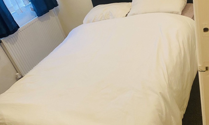 Bury Apartment | Beautiful portable single room in an apartment
