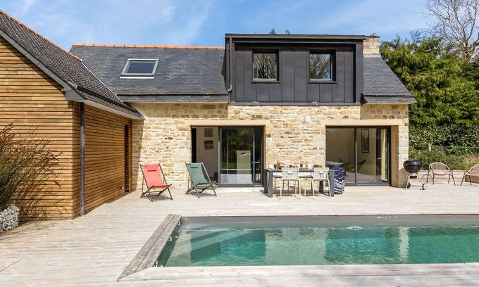 Clohars-Fouesnant House | Beautiful private villa for 6 guests with private pool, WIFI, TV, terrace, pets allowed and park.