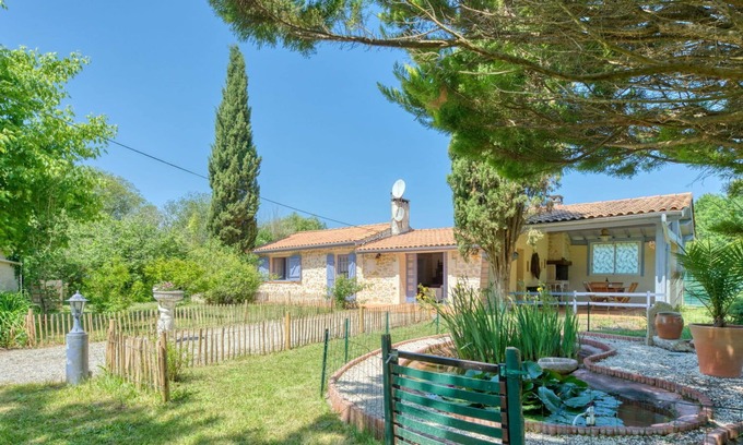 Gaillan-en-Medoc House | Beautiful private villa for 6 guests with WIFI, TV, terrace, pets allowed and parking
