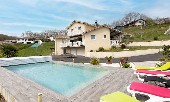 Saint-Martin-de-Seignanx House | Beautiful private villa for 8 guests with pool, A/C, WIFI, TV, terrace and parking
