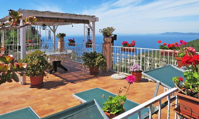Monte Argentario House | Beautiful private villa for 8 guests with TV, patio, pets allowed and parking