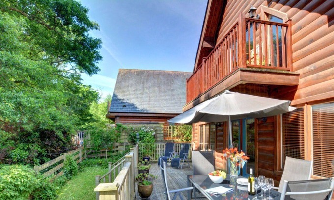 Little Petherick House | Beautiful private villa for 6 guests with WIFI, TV, patio and parking